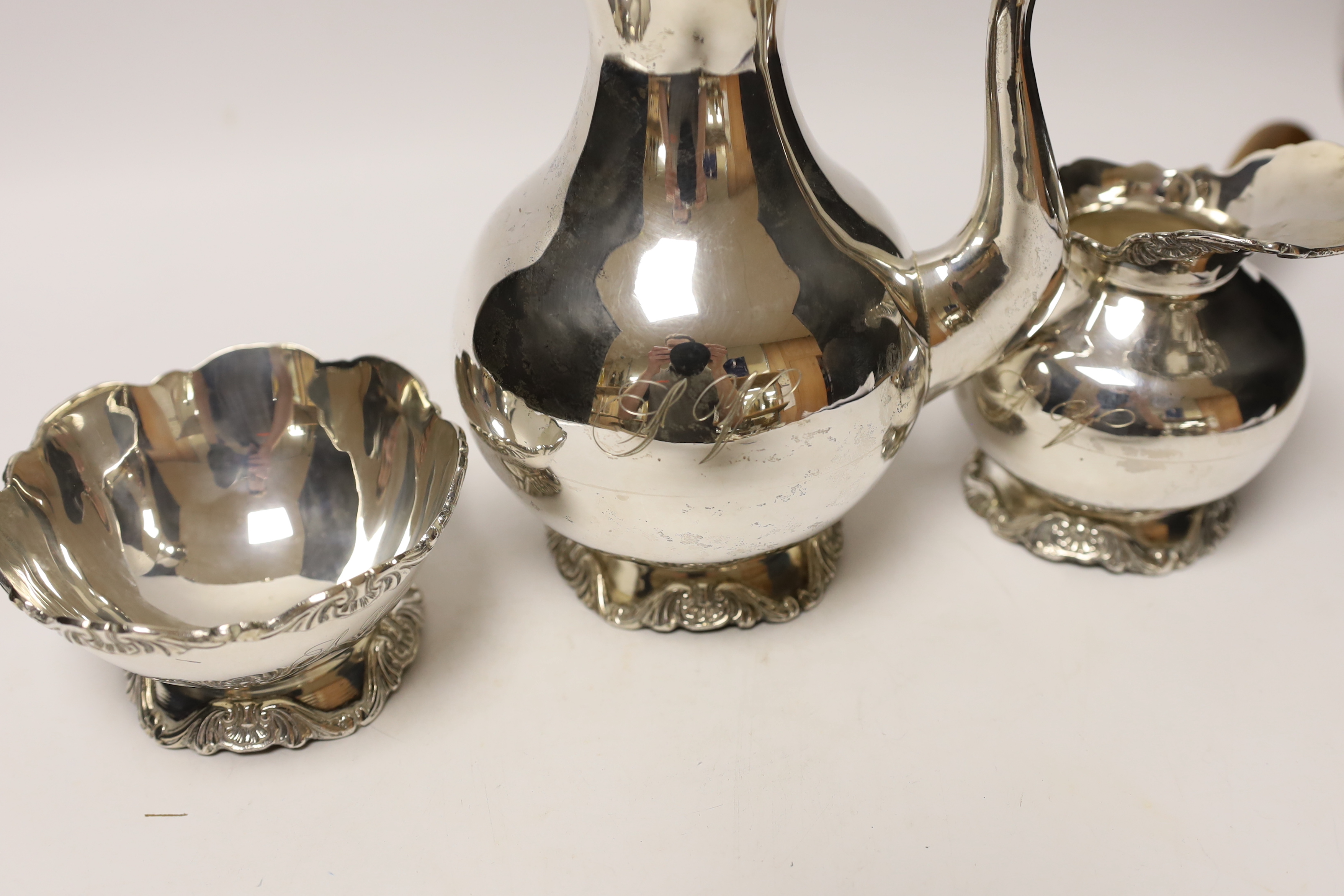 A South American 900 standard white metal three piece coffee set, coffee pot height 21.3cm, gross weight 31.5oz.